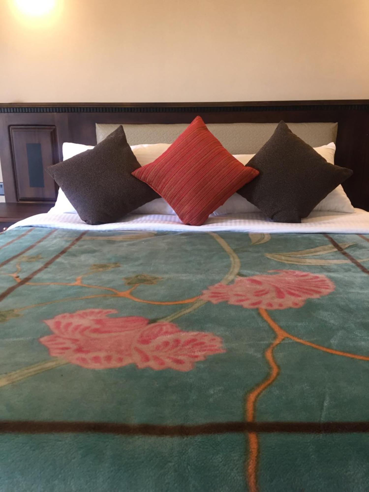 Hotel Suriya Guest Nuwara Eliya Esterno foto