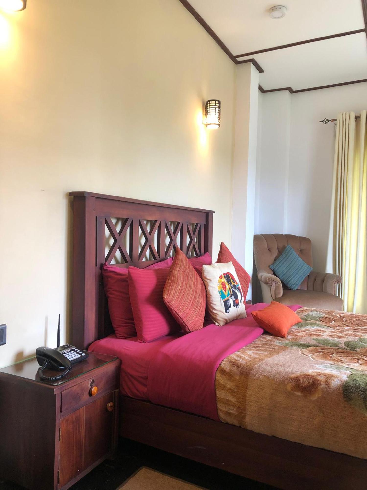 Hotel Suriya Guest Nuwara Eliya Esterno foto